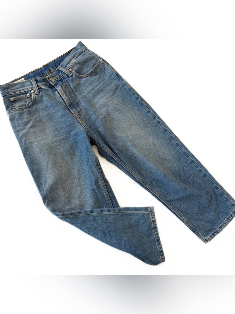 Levi’s Premium Jeans Womens 26 Mid
Rise Wedgie Capri Zip Fly
